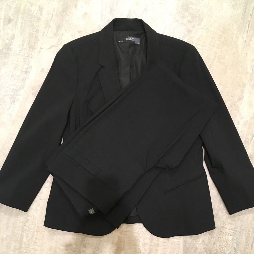 😍LIKE NEW!! The Limited Pant Suit😍